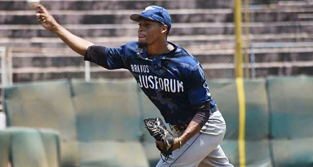 Dantos refuerzan su staff de pitcheo y abren la segunda vuelta contra León el viernes
