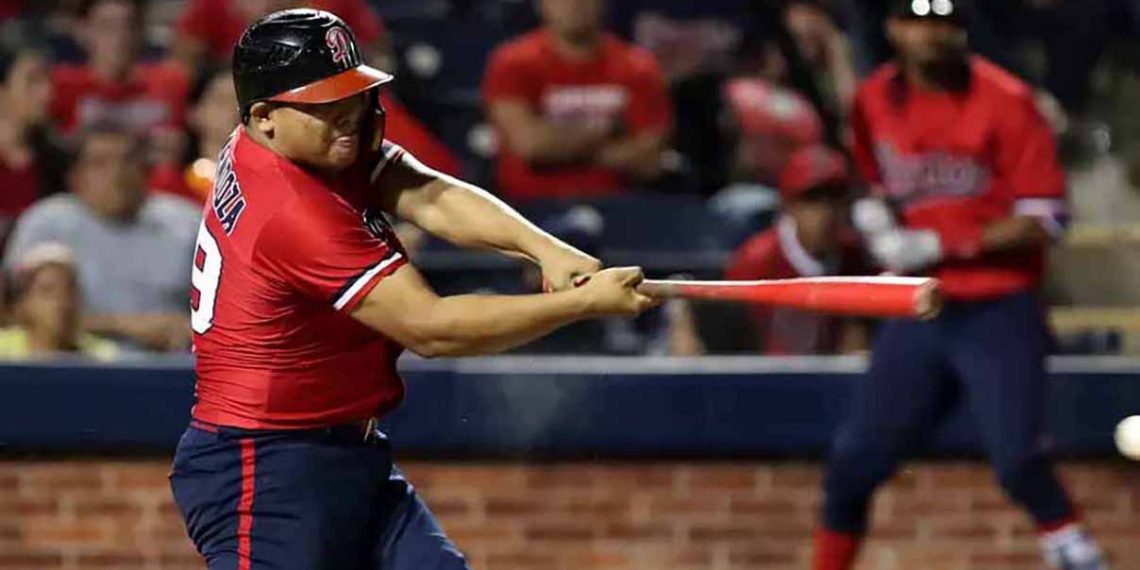 Grandioso arranque de carrera de Omar Mendoza